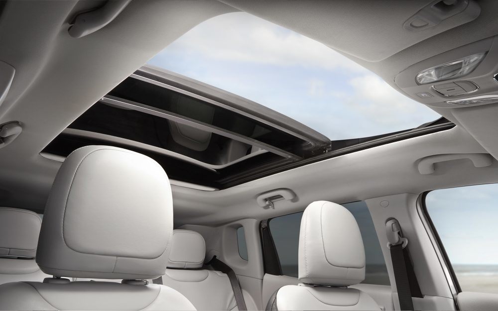 2018-Jeep-Compass-VLP-Interior-Sunroof.jpg.image.1000.jpg