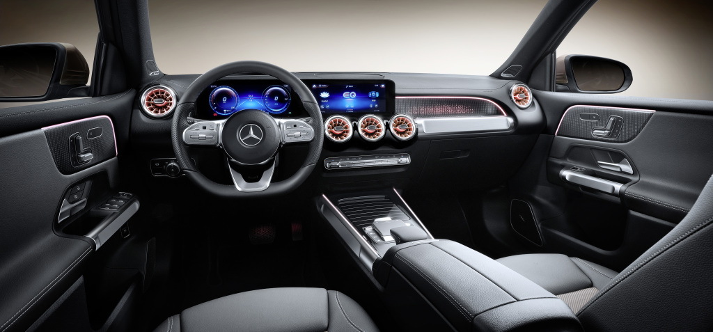 Moderna unutrašnjost Mercedes-Benz EQB automobila